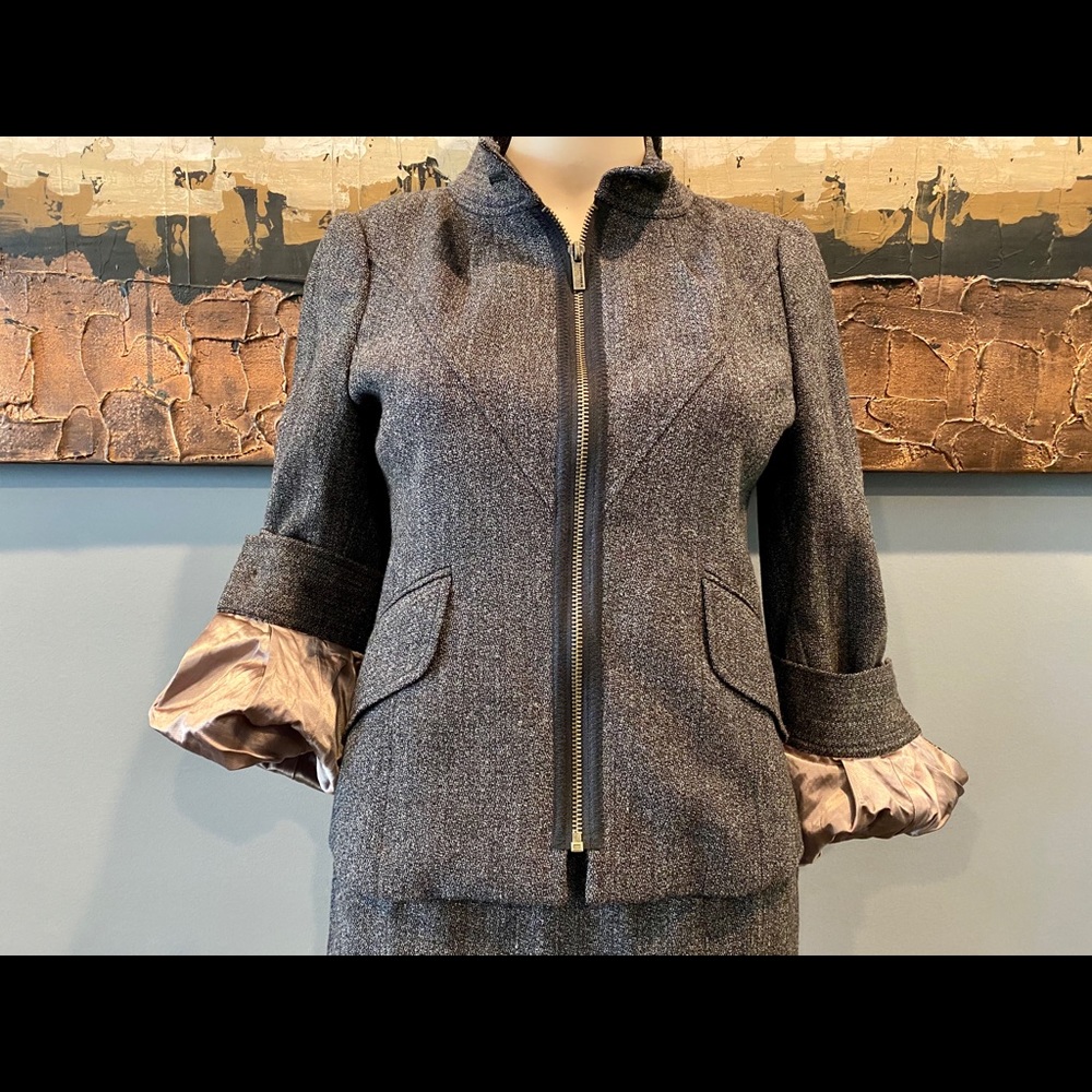 Stunning and unique 2-piece BCBG MaxAzria suit - CHECK THE SLEEVES OUT 😉 - Picture 4 of 14